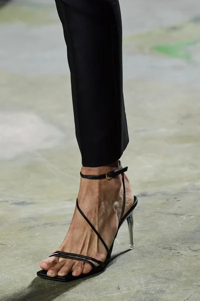 Look 16
